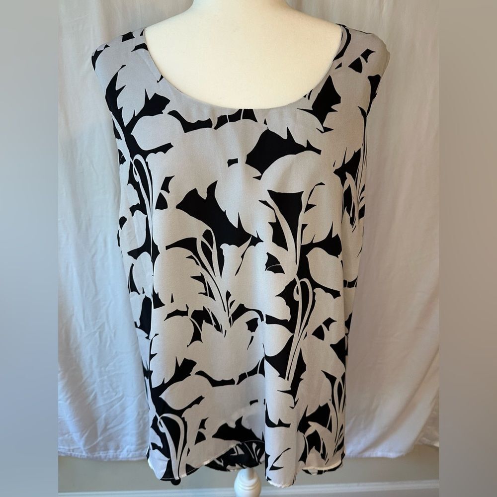 Kaari Blue Top NWT Curvy Edgy florals Sleeveless Sz 3X Black & Grey #635